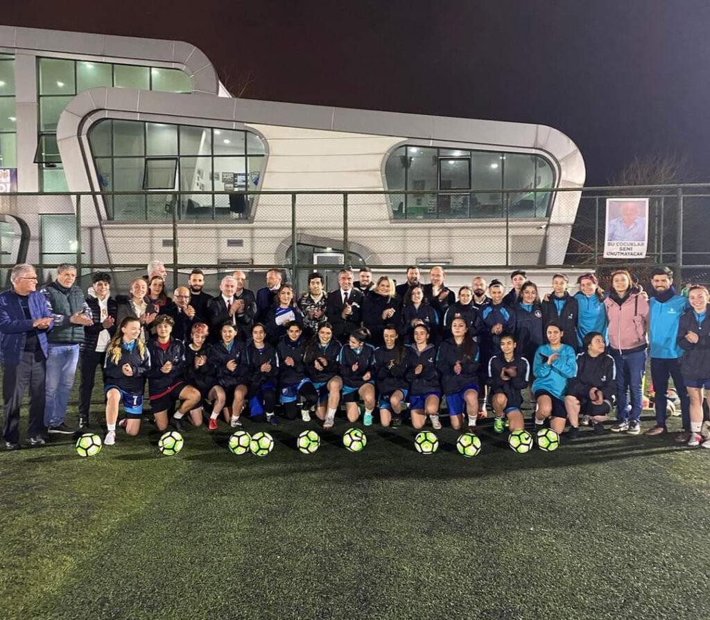 Zeytinburnu’nun güneş gibi parlayan kızları var