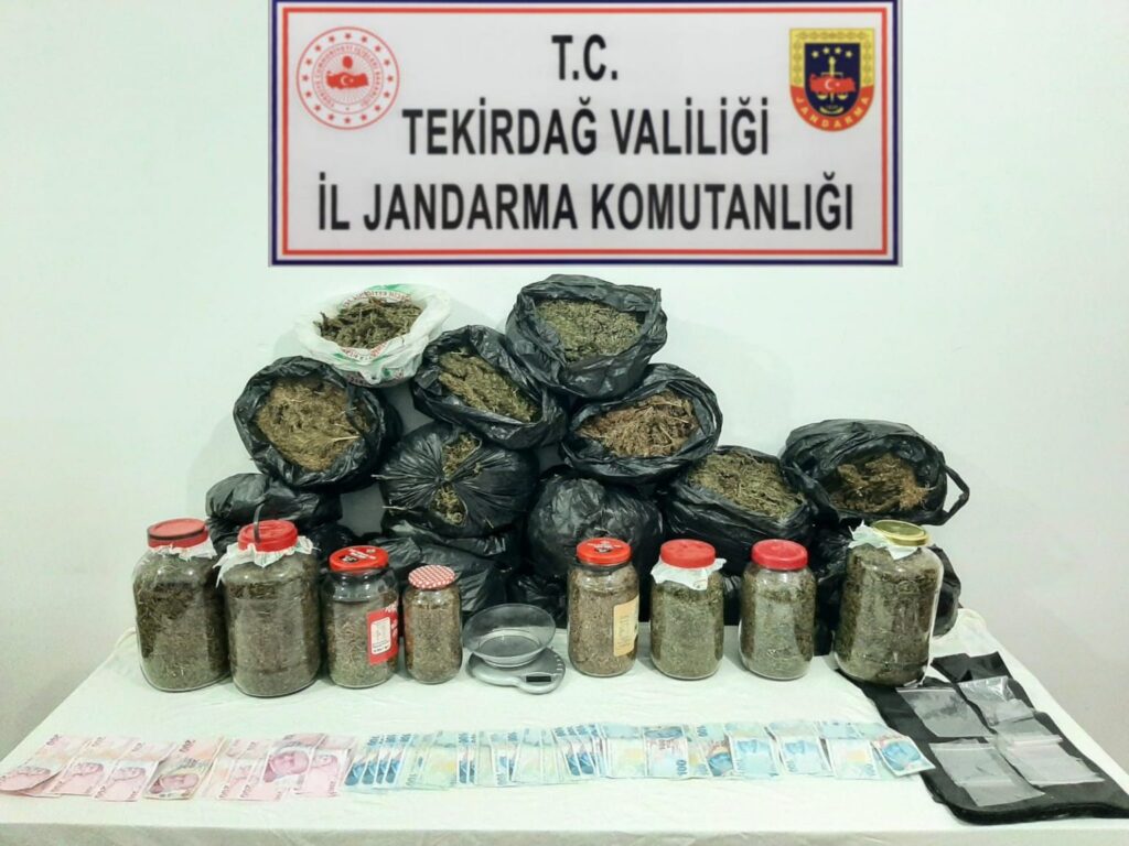 Jandarma Yaptığı Baskında 27 kg Uyuşturucu Ele Geçirdi!