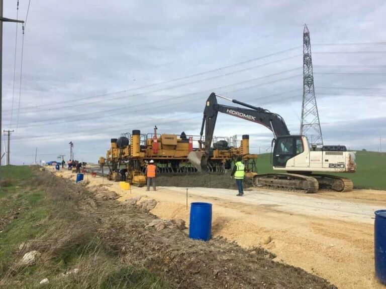 İBB’ DEN ÇEVRECİ VE TASARRUFLU “BETON YOL”