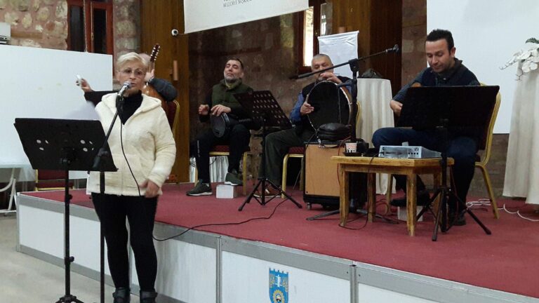 AYŞE ÜZGÜN HAYATA TUTUNAMADI