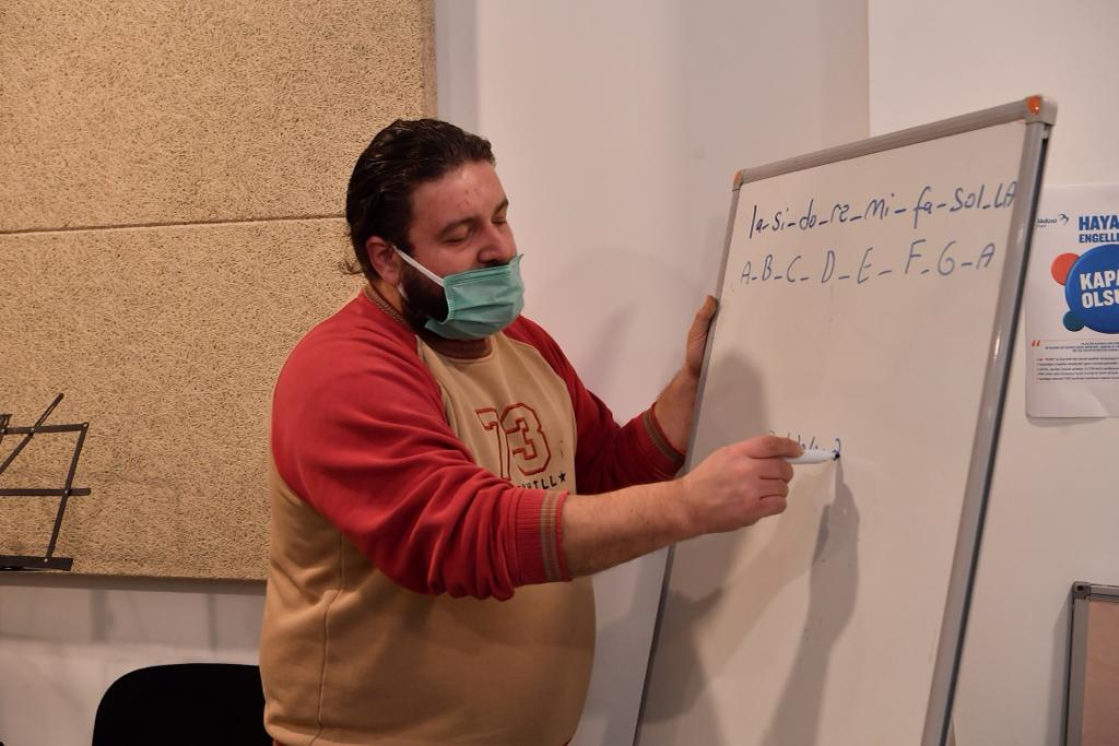 BEYLİKDÜZÜ AKADEMİ GİTAR ORKESTRASI ÇALIŞMALARINA BAŞLADI