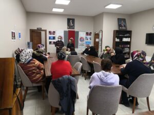 Maltepeli kadınlara “akıllı telefon” eğitimi