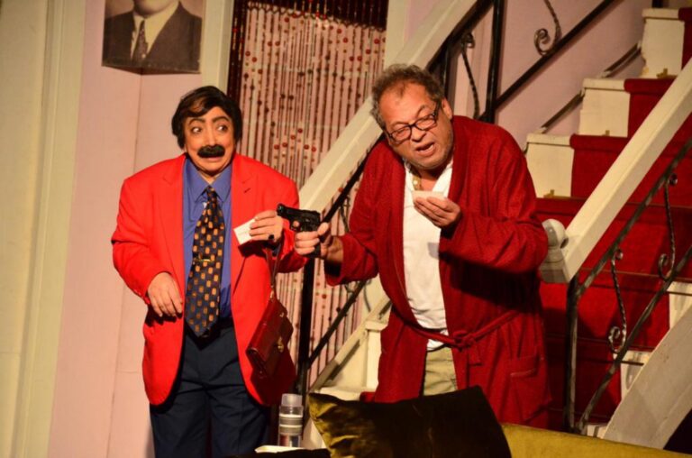 SİLİVRİLİLER ARALIK AYINDA TİYATROYA DOYDU