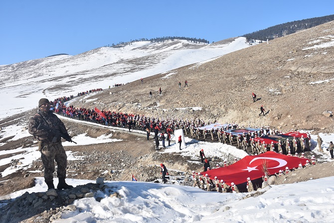 Türkiye Sarıkamış’ta ‘Şühedanın İzinde’ yürüdü. Şehitler 107’inci yılında anılıyor