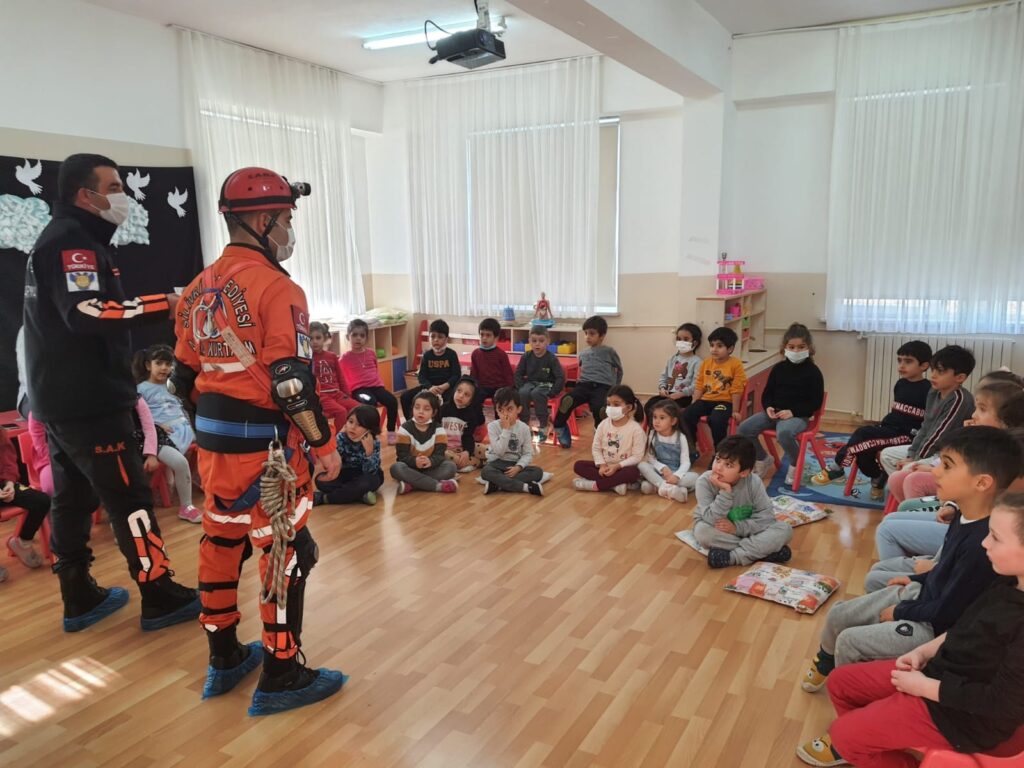 SİLİVRİ, “SAK” EKİPLERİ EĞİTİMLERE DEVAM EDİYOR