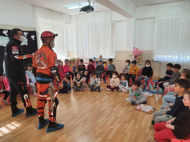 SİLİVRİ, “SAK” EKİPLERİ EĞİTİMLERE DEVAM EDİYOR