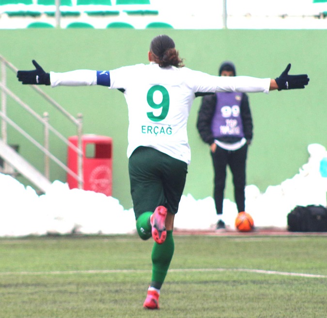 TEPECİKTE 3 TRANSFERİN ELİ KULAĞINDA