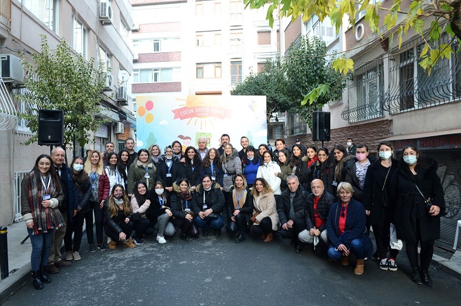 SOKAKLAR  ÇOCUK SESLERİYLE ŞENLENDİ