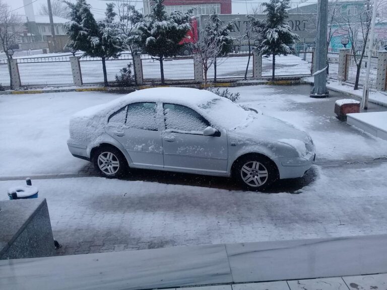 KAR YAĞIŞI SİLİVRİ VE ÇATALCA’DA ETKİLİ OLMAYA BAŞLADI