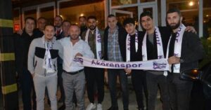 Akörenspor’un gençleri takımına sahip çıkıyor
