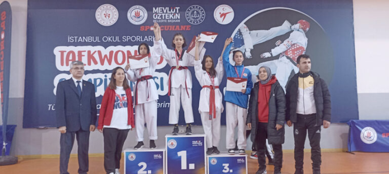 SİLİVRİ TAEKWONDO SPOR KULÜBÜ BAŞARIYA DOYMUYOR