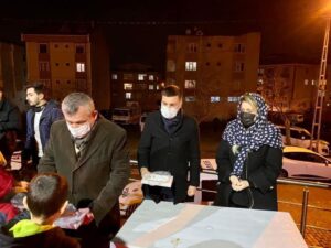 CHP REGAİP KANDİLİ MÜNASEBETİYLE CAMİ ÇIKIŞI LOKUM DAĞITTI