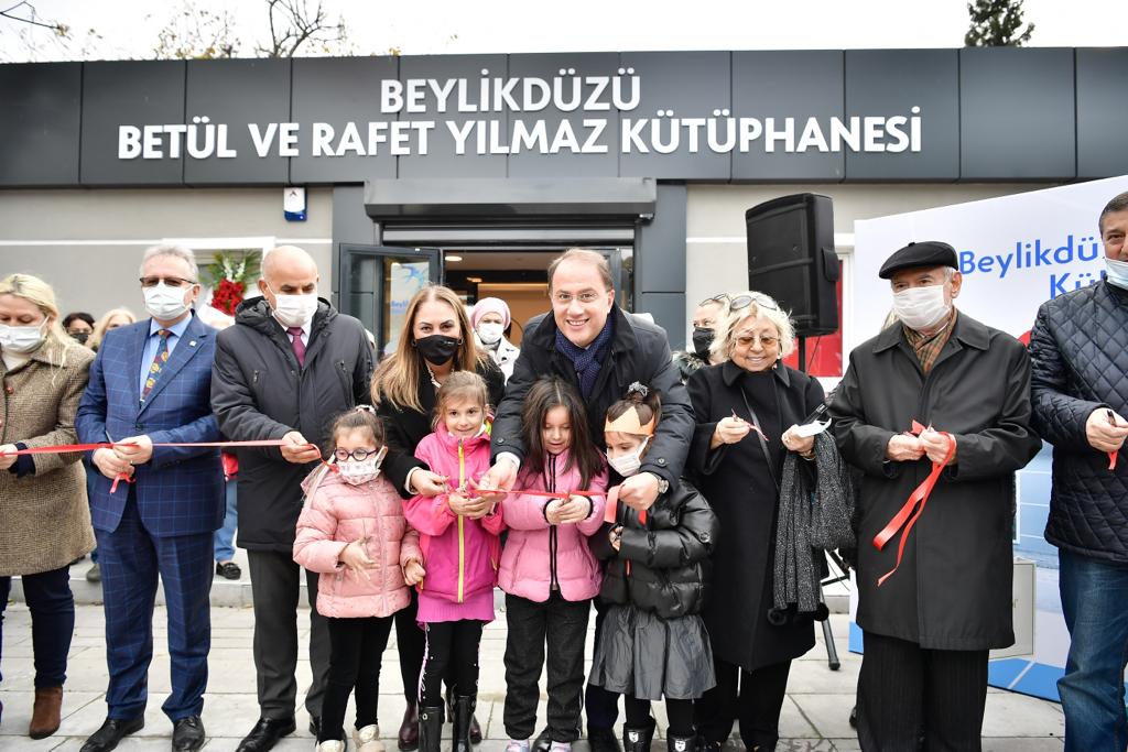 BEYLİKDÜZÜ’NÜN DÖRT BİR YANI KÜTÜPHANELERLE DONATILDI