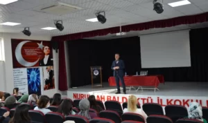 Aslan, aday öğretmenlere seminer verdi