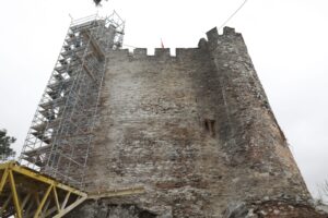 ANADOLU HİSARI AYAĞA KALDIRILIYOR