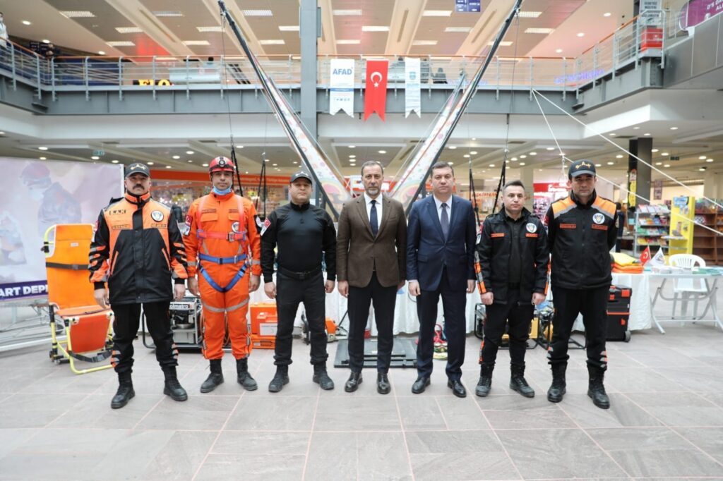 SİLİVRİ KAYMAKAMI TOLGA TOĞAN, AFAD ACİL MOBİL UYGULAMASINA DA DİKKAT ÇEKTİ