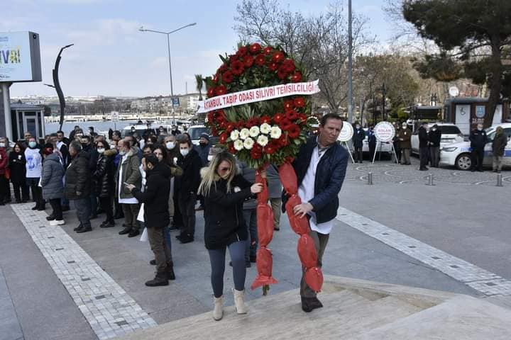 BOZÇALI, “BİR KARAR VERİN KOVUYOR MUSUNUZ, SEVİYOR MUSUNUZ?”