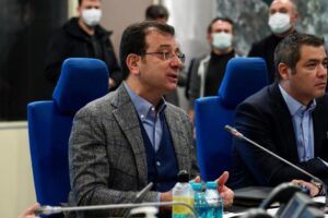 BAŞKAN İMAMOĞLU’NDAN ÖNCE TEŞEKKÜR, SONRA UYARI: ÖZEL ARAÇLARINIZLA TRAFİĞE ÇIKMAMANIZ EN KIYMETLİ TEDBİR