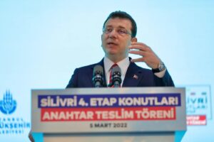 İMAMOĞLU’NDAN KENTSEL DÖNÜŞÜM UYARISI: “ SİYASİ KAPRİSLER BEYLİKDÜZÜ’NDE DÖNÜŞÜMÜ 6,5 YIL GECİKTİRDİ”