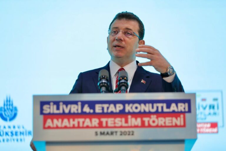 İMAMOĞLU’NDAN KENTSEL DÖNÜŞÜM UYARISI: “ SİYASİ KAPRİSLER BEYLİKDÜZÜ’NDE DÖNÜŞÜMÜ 6,5 YIL GECİKTİRDİ”