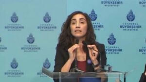 CHP’li Meclis Üyesi Tuğba Dönme’den İBB Meclisi’nin erkek üyelerine sert uyarı: ‘Bize ‘kadınlarımız’ demekten vazgeçin’