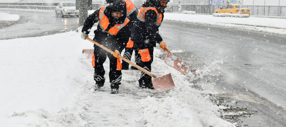 ESENYURT’TA KARLA MÜCADELE ÇALIŞMALARI SÜRÜYOR