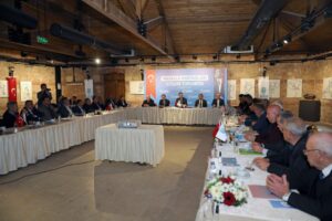 BAŞKAN YILMAZ MAHALLE MUHTARI İLE TOPLANTI DÜZENLEDİ