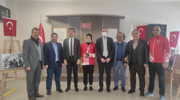 Şampiyona iki ödül daha