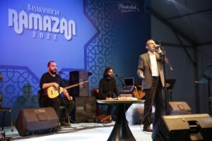 ÖMER KARAOĞLU, BAŞAKŞEHİR KENT MEYDANI’NDA