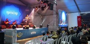 MEHMET ERCAN ŞİİRLERİYLE BAŞAKŞEHİRLİLERİ MEST ETTİ