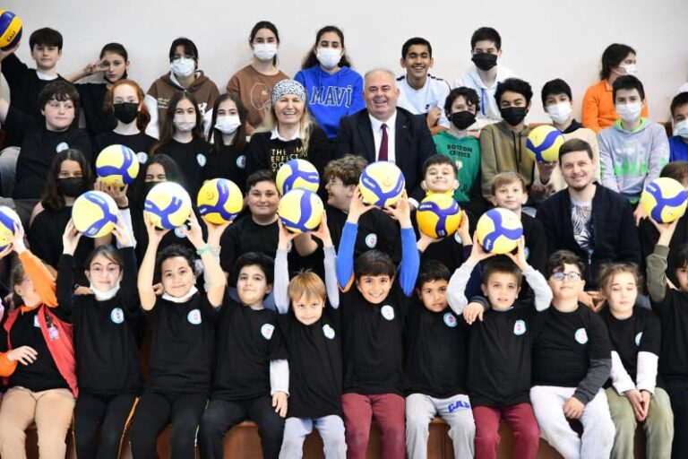 BAŞKANIMIZ MESUT ÜNER’DEN SPOR MALZEMESİ DESTEĞİ