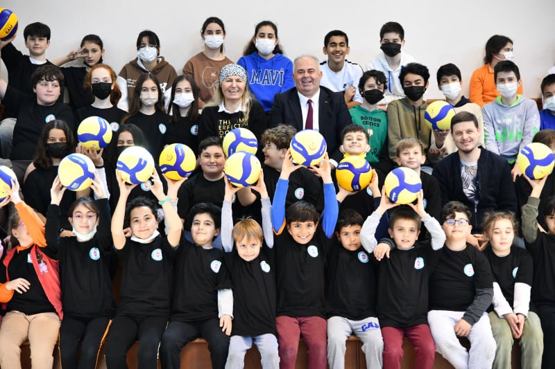 BAŞKANIMIZ MESUT ÜNER’DEN SPOR MALZEMESİ DESTEĞİ