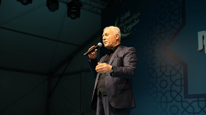 NİHAT HATİPOĞLU BAŞAKŞEHİRLİLERLE BULUŞTU