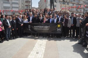 İyi Partililer, Alp Emeç’in tutuklanmasına Silivri’den tepki gösterdi