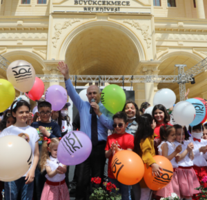 Minik yürekler 23 Nisan’da tüm dünyaya barış mesajı verdi