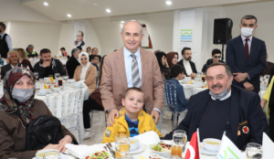 Başkan Akgün gazi ve şehit aileleri ile iftar yemeğinde bir araya geldi