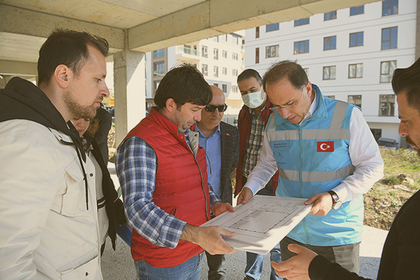 ÖĞRETMEN FEDAİ ALTUN KAPALI SPOR TESİSİ HIZLA YÜKSELİYOR