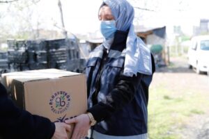 İHTİYAÇ SAHİPLERİNE GIDA KOLİSİ DESTEĞİ