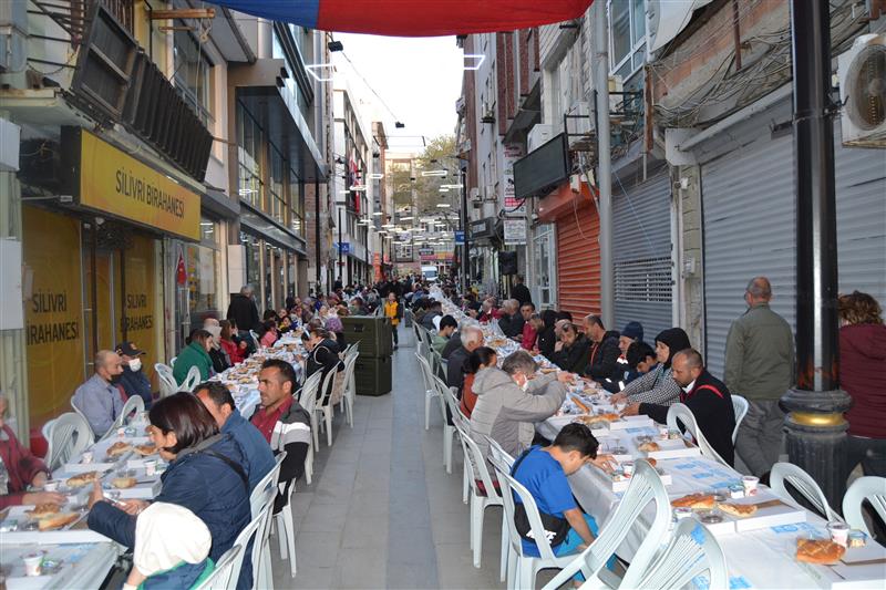 SİLİVRİ KASABA TARAFTAR GRUBU DERNEĞİ BAŞKANI İRFAN BOZDAĞ,DAN VEFA İFTARI