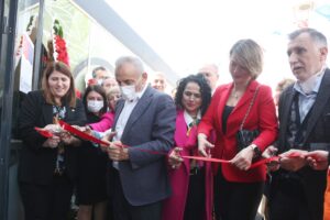 KADINLAR ÜRETMEYE DEVAM EDİYOR