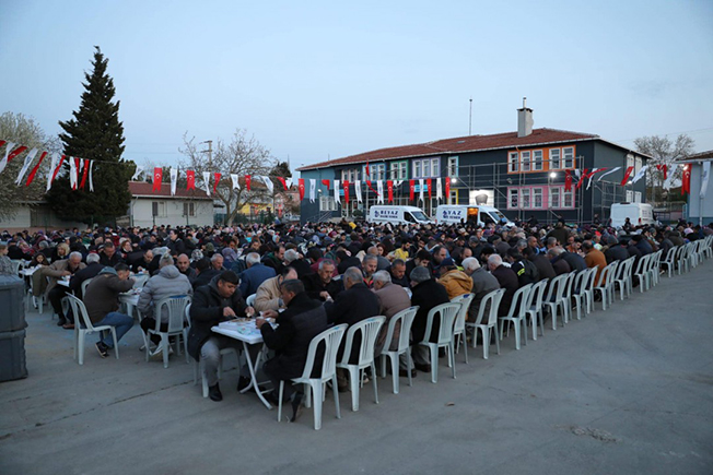 YILMAZ, FENER VE BEYCİLER’DE ŞİİRLERLE KARŞILANDI