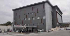 2 KİŞİ SAHTE ALKOLDEN ZEHİRLENDİ