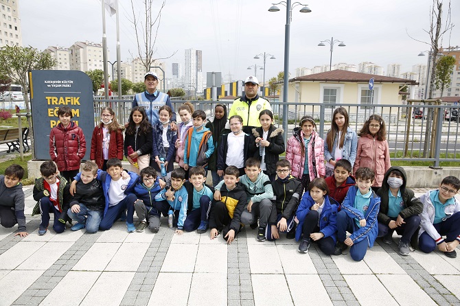 BAŞAKŞEHİRLİ ÇOCUKLAR TRAFİK KURALLARINI EĞLENEREK ÖĞRENİYOR