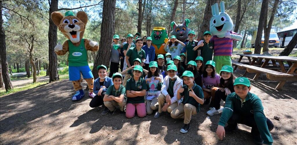 BAŞAKŞEHİRLİ ÇEVRE GÖNÜLLÜLERİ ŞAMLAR’DA ATIK TOPLADI