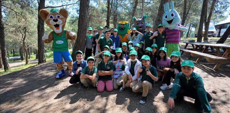 BAŞAKŞEHİRLİ ÇEVRE GÖNÜLLÜLERİ ŞAMLAR’DA ATIK TOPLADI