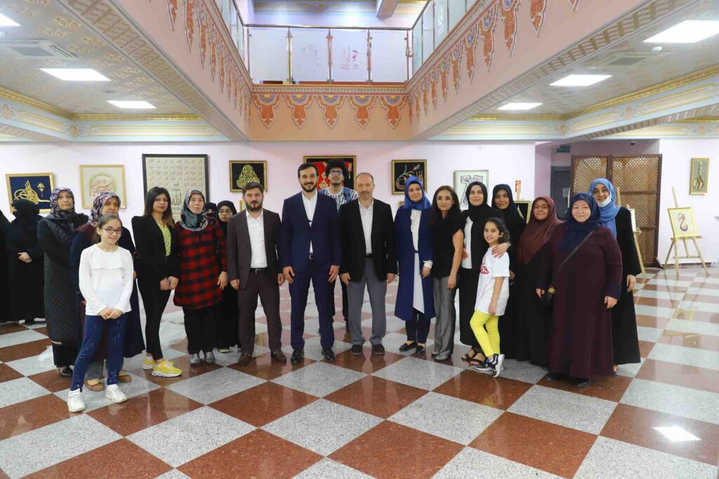 50 bin adet çiviyle Esmaül Hüsna’yı yazdı