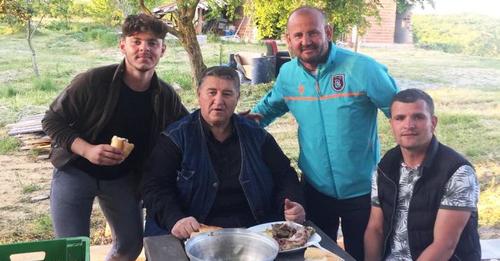 BEYCİLERLİ GENÇLERE MUHTARDAN YEMEK