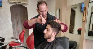 Güngören Belediyesi’nden Berberlere Önlük Hediyesi