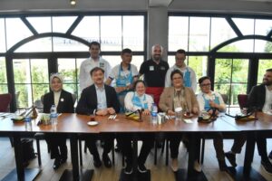 Bakan Yanık’tan özel gençlere ziyaret