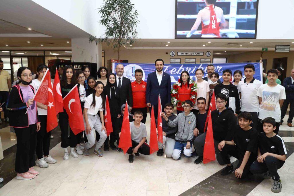 Dünya şampiyonuna sürpriz karşılama